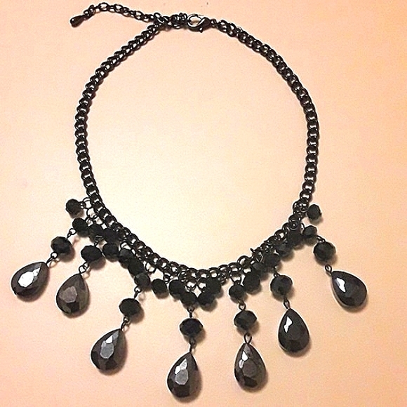 BLACK CRYSTAL TEARDROPS NECKLACE - Picture 2 of 8
